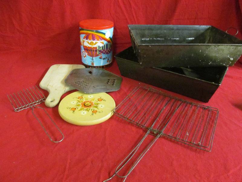 lot 59 image: vintage cutting boards, roaster pans, grill basket