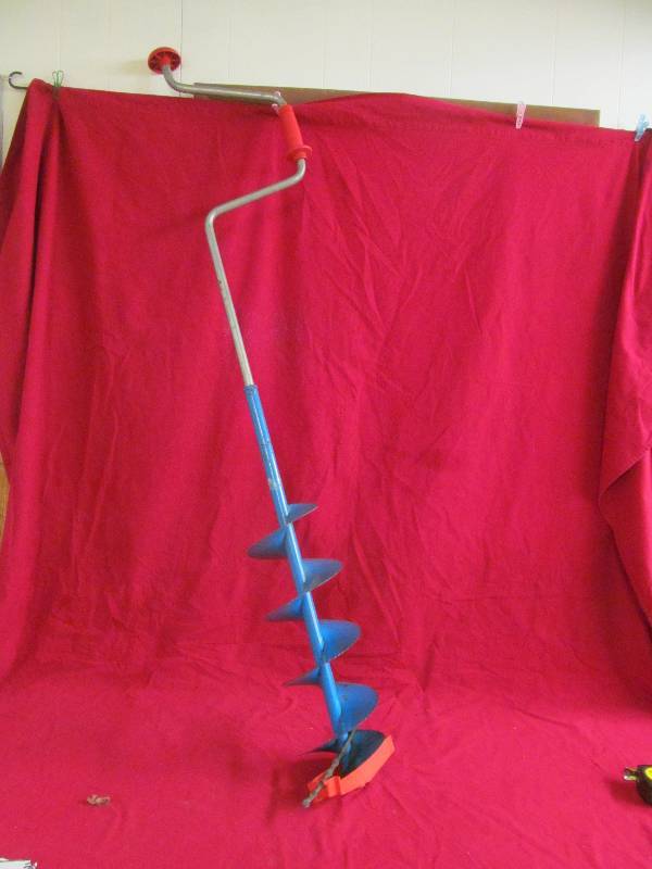 lot 96 image: ice auger