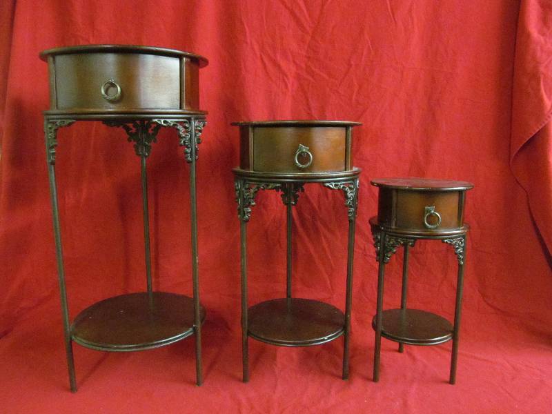 lot 116 image: accent tables