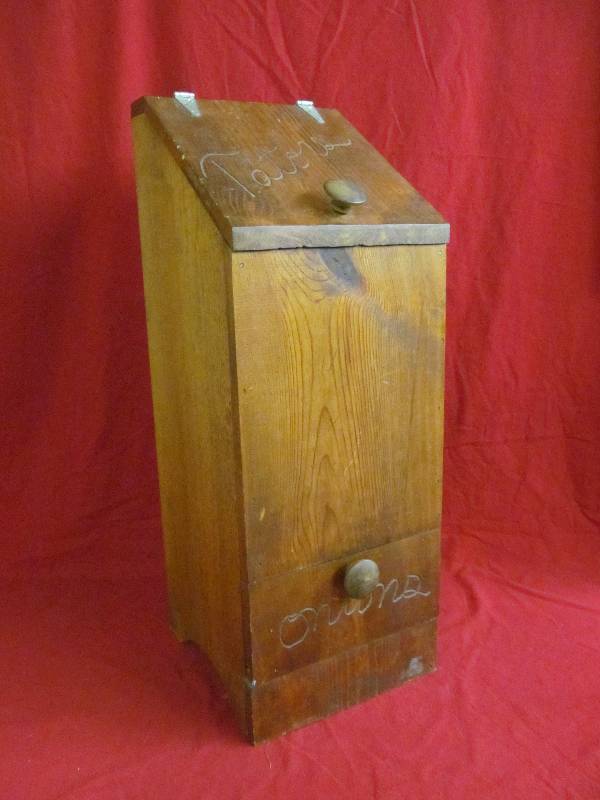 lot 117 image: Tator and onion bin