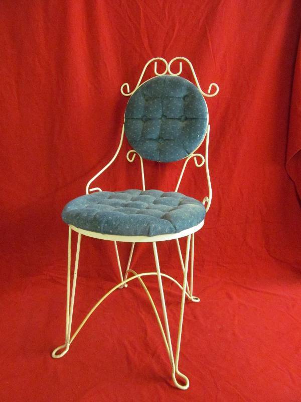lot 118 image: vintage metal chair