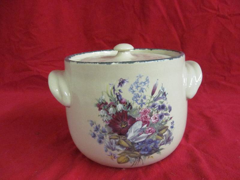 lot 128 image: cookie jar