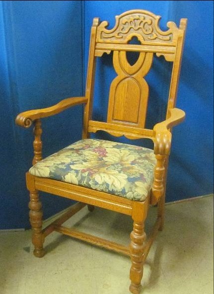 lot 139 image: vintage arm chair