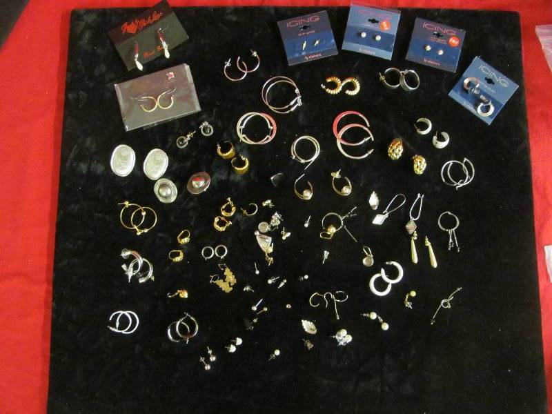 lot 153 image: jewelry