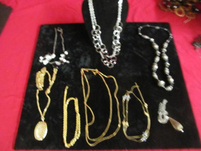 lot 155 image: jewelry