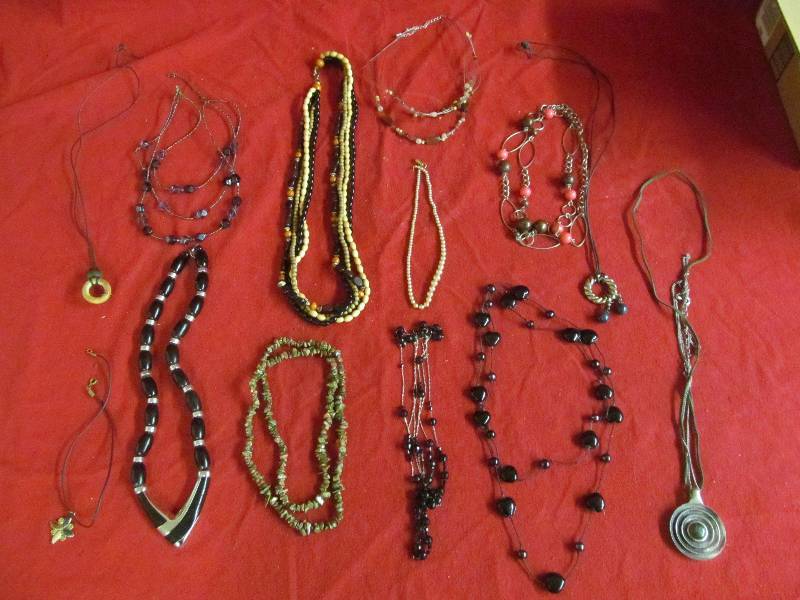 lot 156 image: jewelry