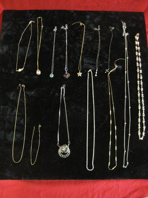 lot 158 image: jewelry