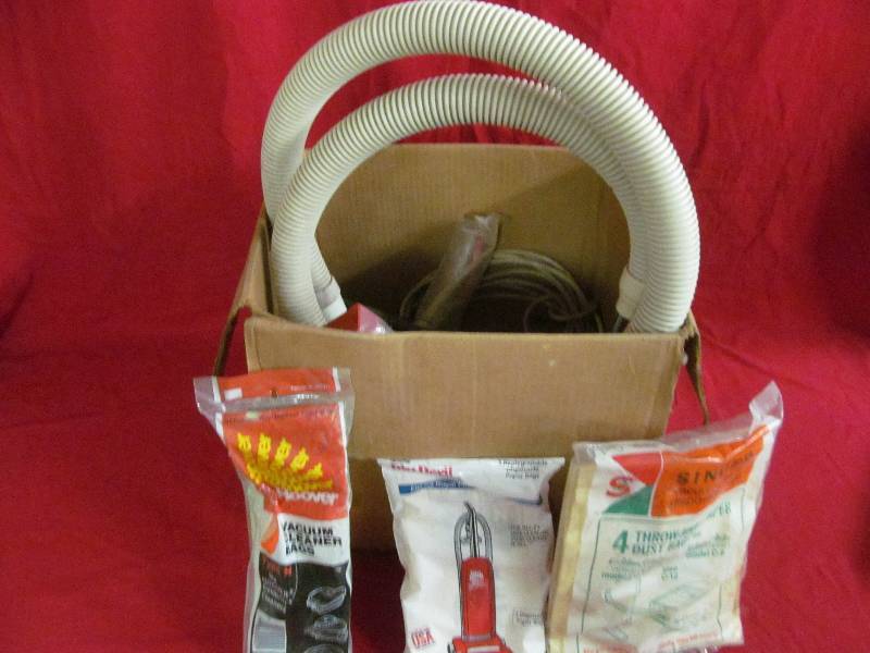 lot 188 image: vacuum attachments