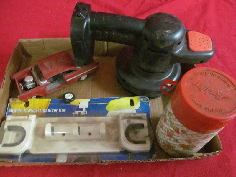 lot 191 image: vintage Strawberry shortcake thermos, polisher ,broom organizer