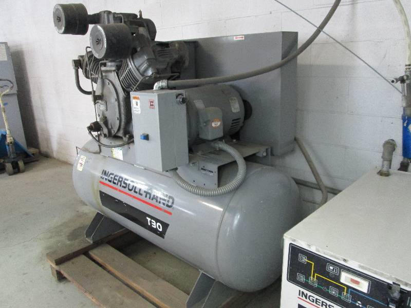 lot 1 image: Ingersoll Rand 30T Air Compressor