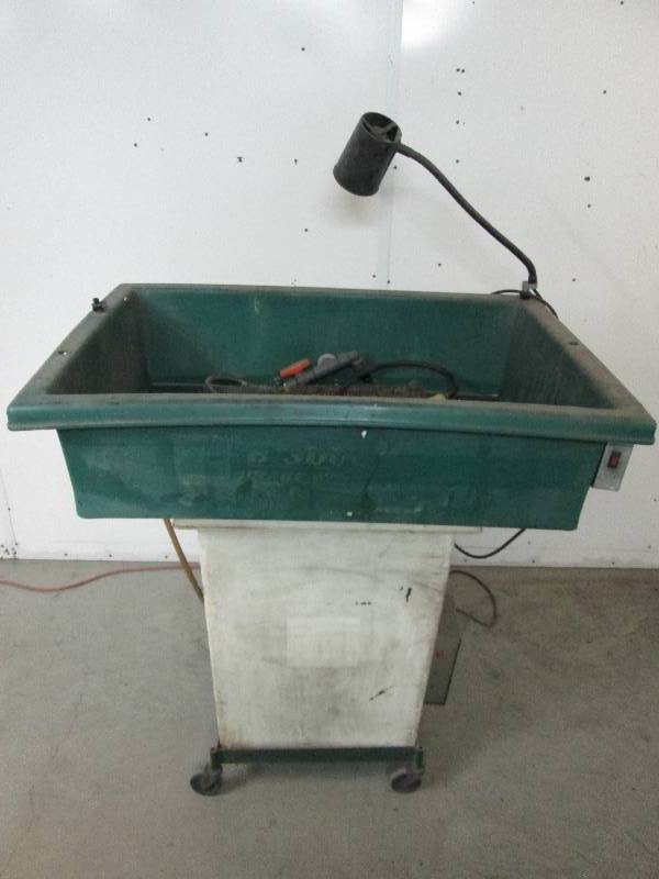 lot 9 image: Parts Washer