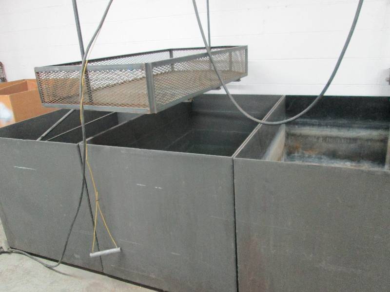 lot 11 image: Parts Tank & Basket