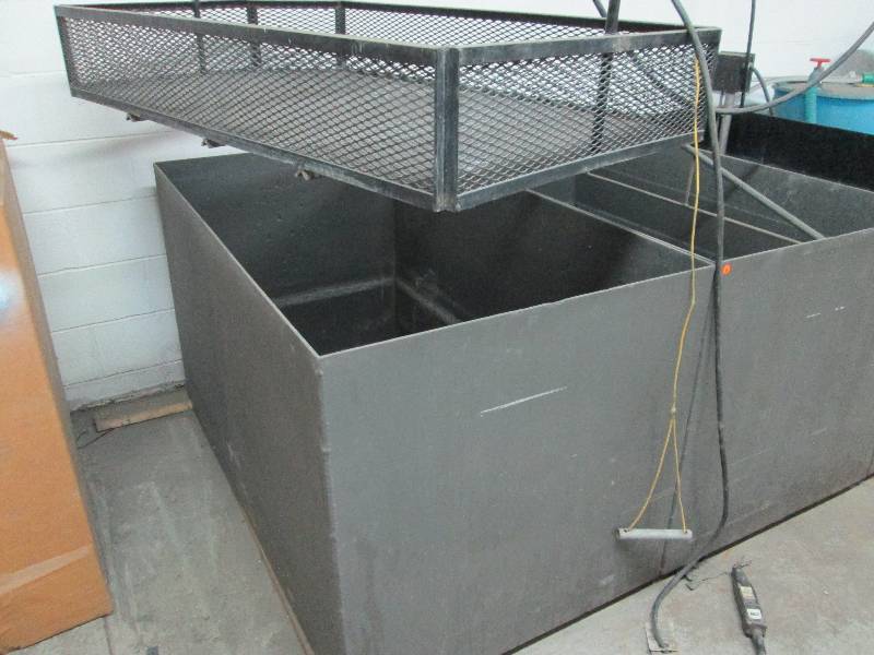 lot 12 image: Parts Tank & Basket