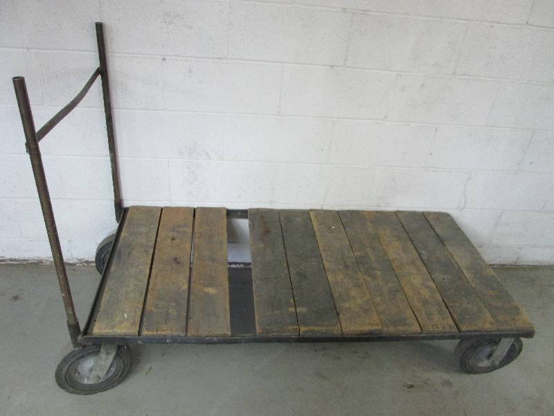 lot 28 image: Warehouse Box Cart