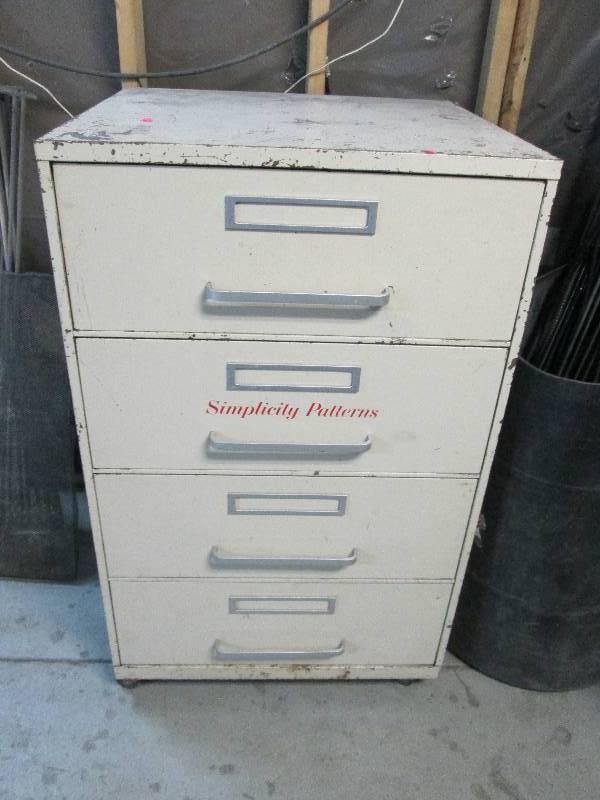 lot 48 image: 4 Drawer Cabinet