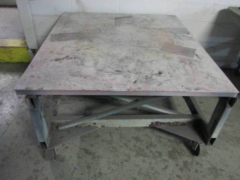 lot 49 image: Heavy Duty Table