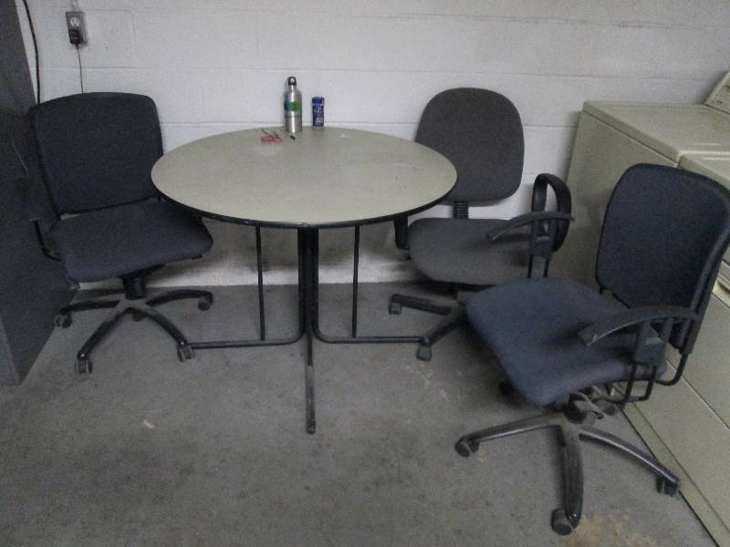 lot 65 image: Table & Chairs