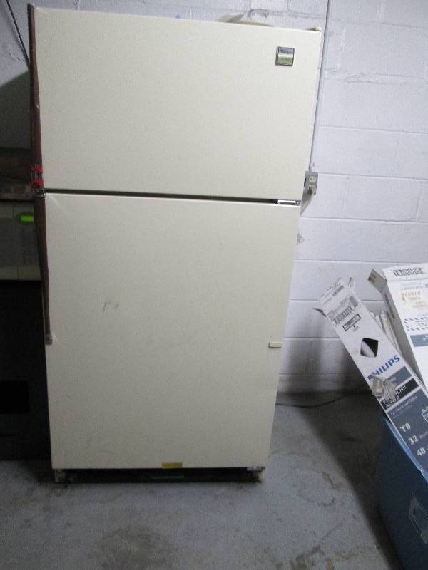 lot 69 image: Whirlpool Refrigerator