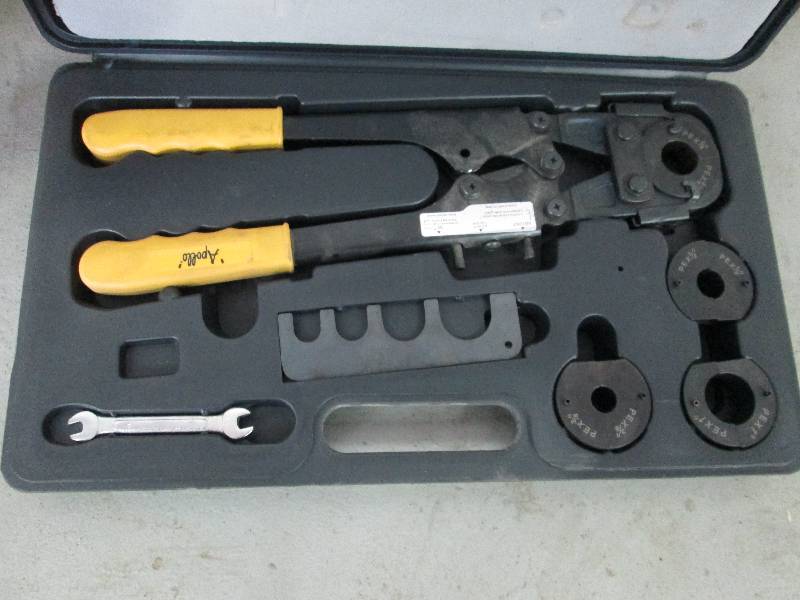 lot 71 image: Pex Plumbing Crimping Tool Set