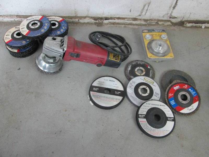 lot 74 image: 4 12 Angle Grinder & Cutters