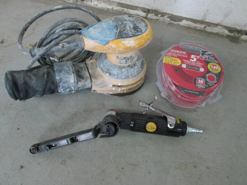 lot 76 image: Dewalt Random Orbital Sander