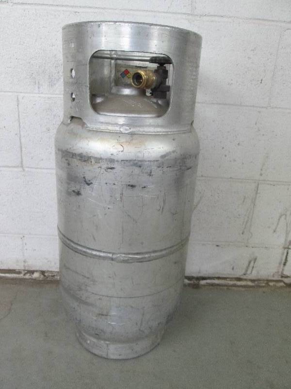 lot 79 image: Worthington Cylinders Propane Tank