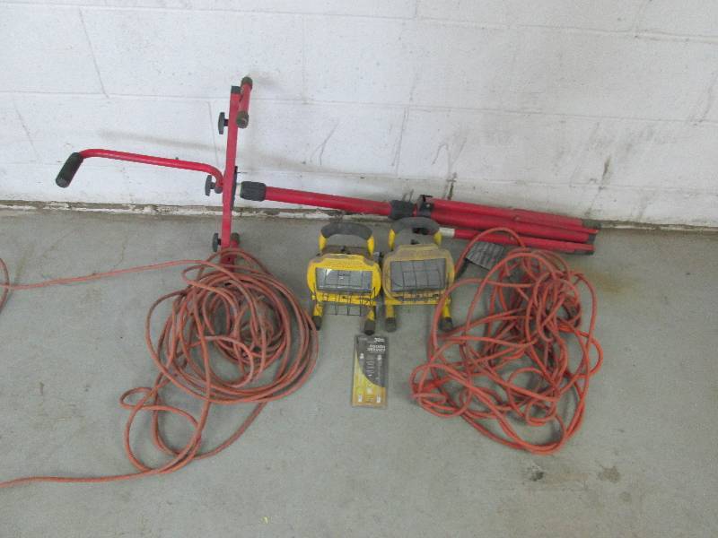 lot 81 image: Electrical Cords & Lights