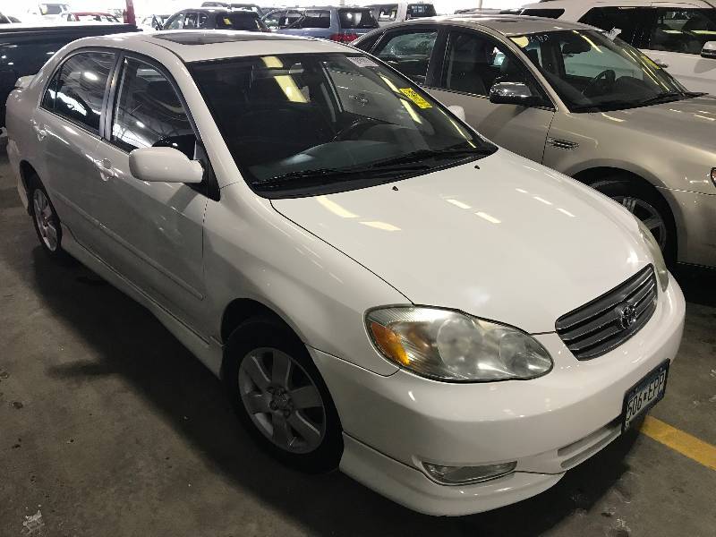 lot 2 image: 2004 Toyota Corolla S