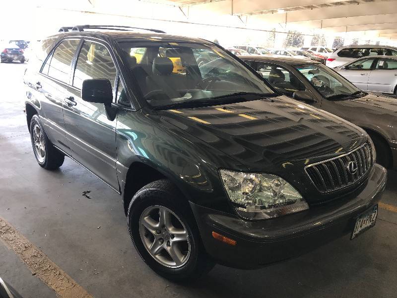 lot 21 image: 2001 Lexus RX 300