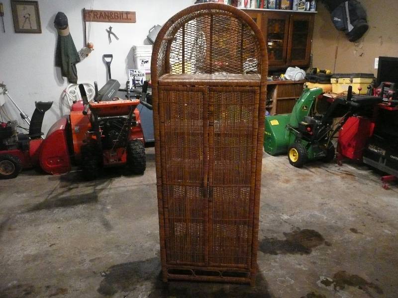 lot 5 image: VINTAGE WICKER CABINET WITH TOP DISPLAY SHELF - SEE PICTURES
