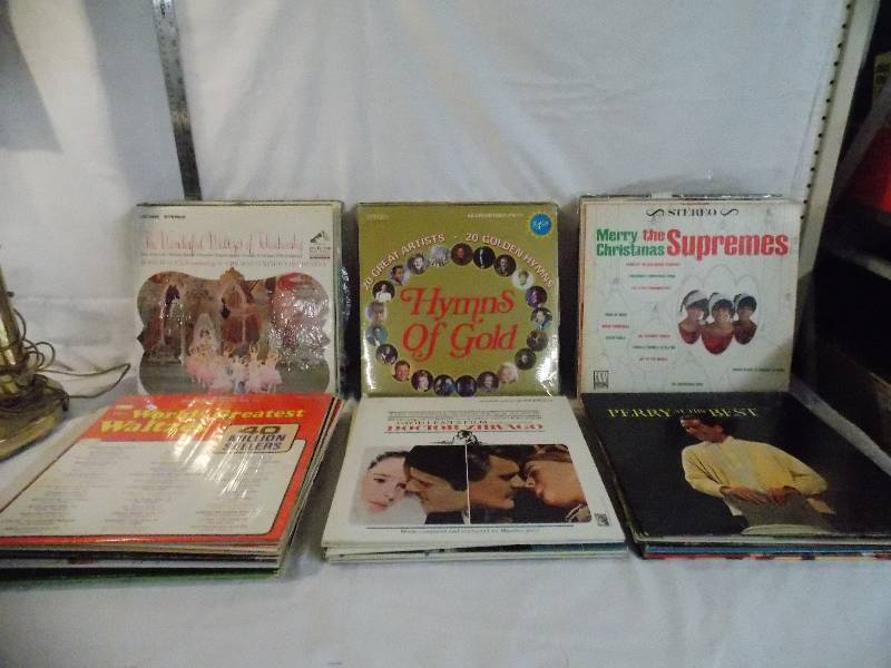 lot 40 image: Various Albums approx 65