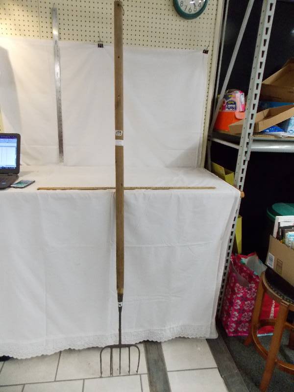 lot 63 image: 5 Tine Spear