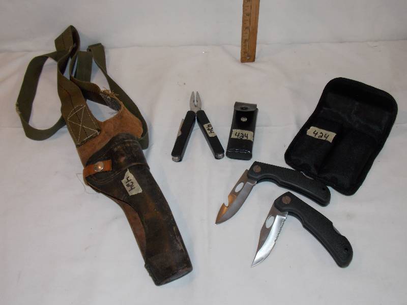 lot 93 image: Shoulder Holster, two knives and a handyman tool