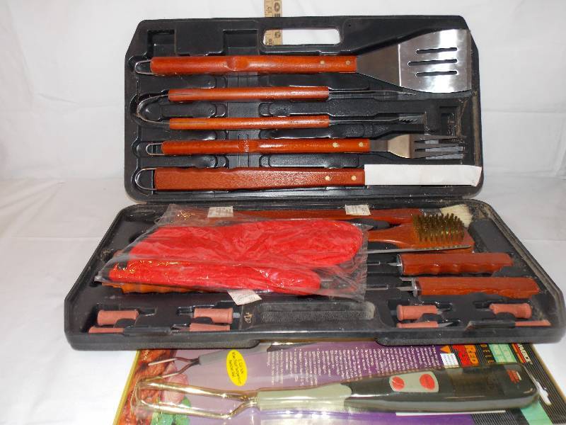 lot 95 image: Grill Set and Fork Probe Thermometer appears new