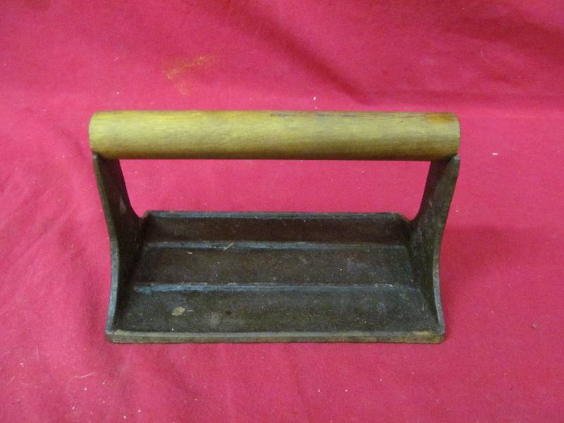 lot 4 image: vintage bacon press