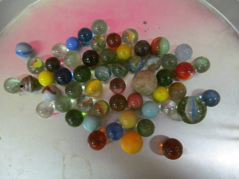 lot 9 image: vintage marbles
