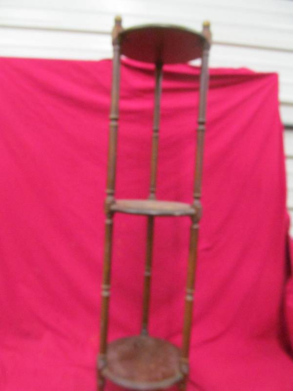 lot 12 image: vintage plant stand