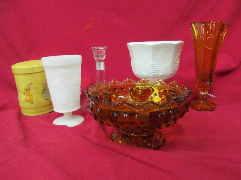 lot 23 image: collectable glassware