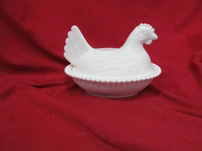 lot 24 image: chicken candy dish