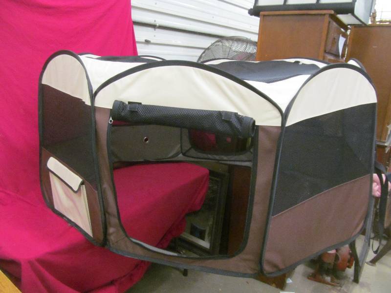 lot 33 image: dog playpen