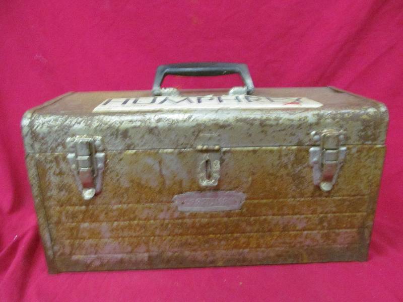 lot 35 image: vintage Craftsman tool box