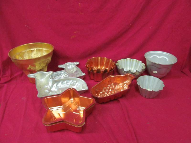 lot 44 image: decorative bakeware
