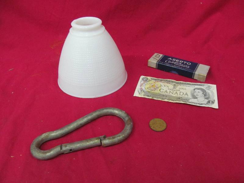 lot 57 image: vintage therometer,Canadian dollar, lamp shade