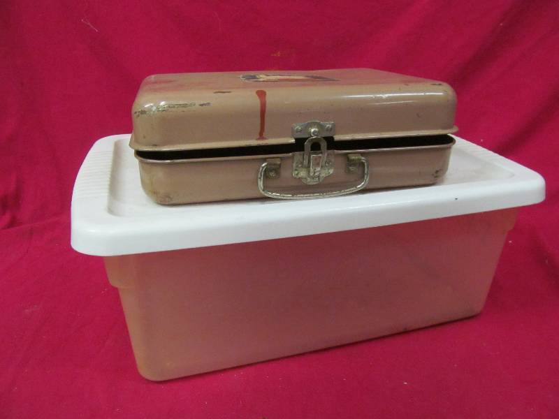 lot 62 image: vintage Craftsman tool box ,keys