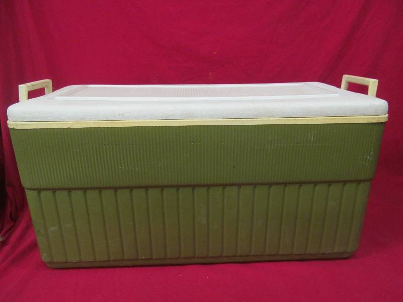 lot 98 image: Coleman cooler