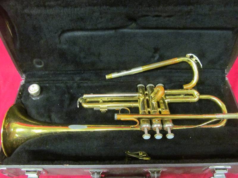 lot 106 image: Yamaha Trumpet