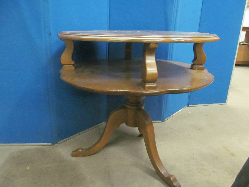 lot 112 image: table