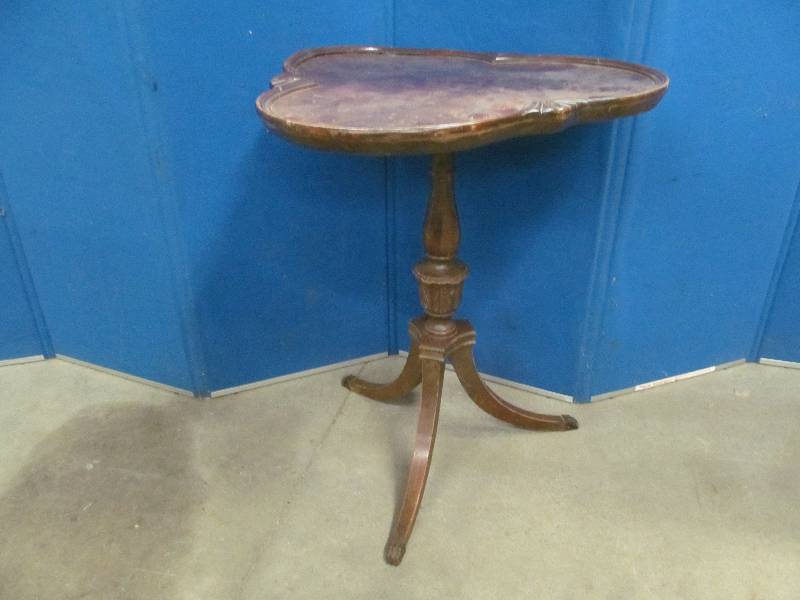 lot 115 image: vintage hall table