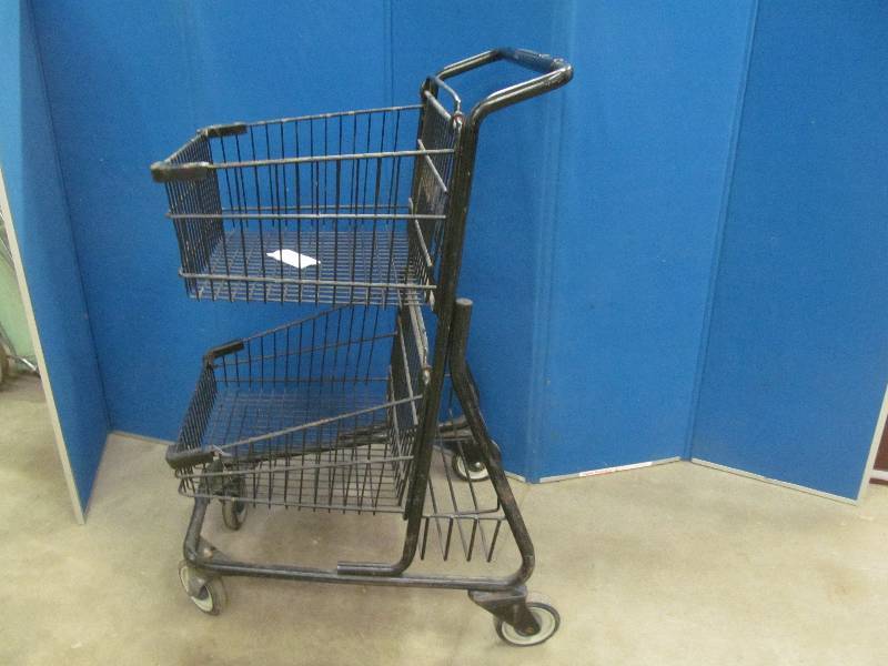 lot 117 image: handy cart