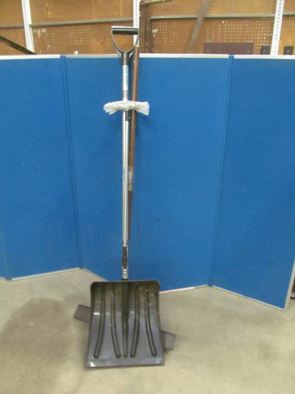 lot 118 image: snow shovel, rug rake
